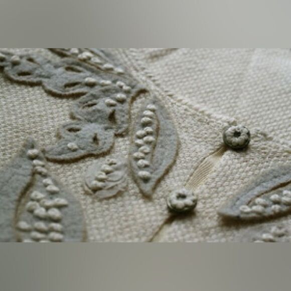 Anthropologie light weight cardigan with beautiful detailing.XS - Picture 4 of 11